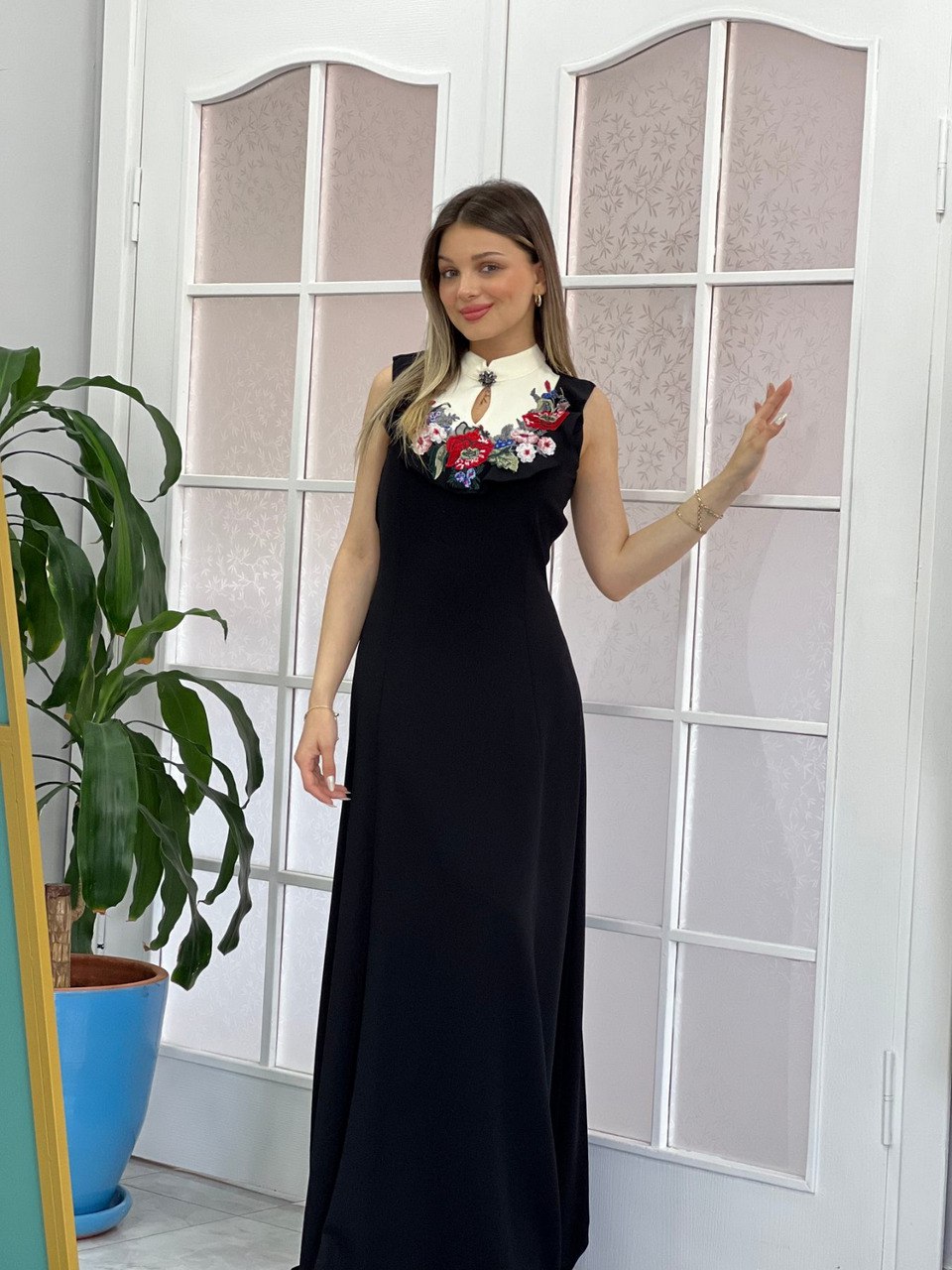 Elegant Floral Collar Dress